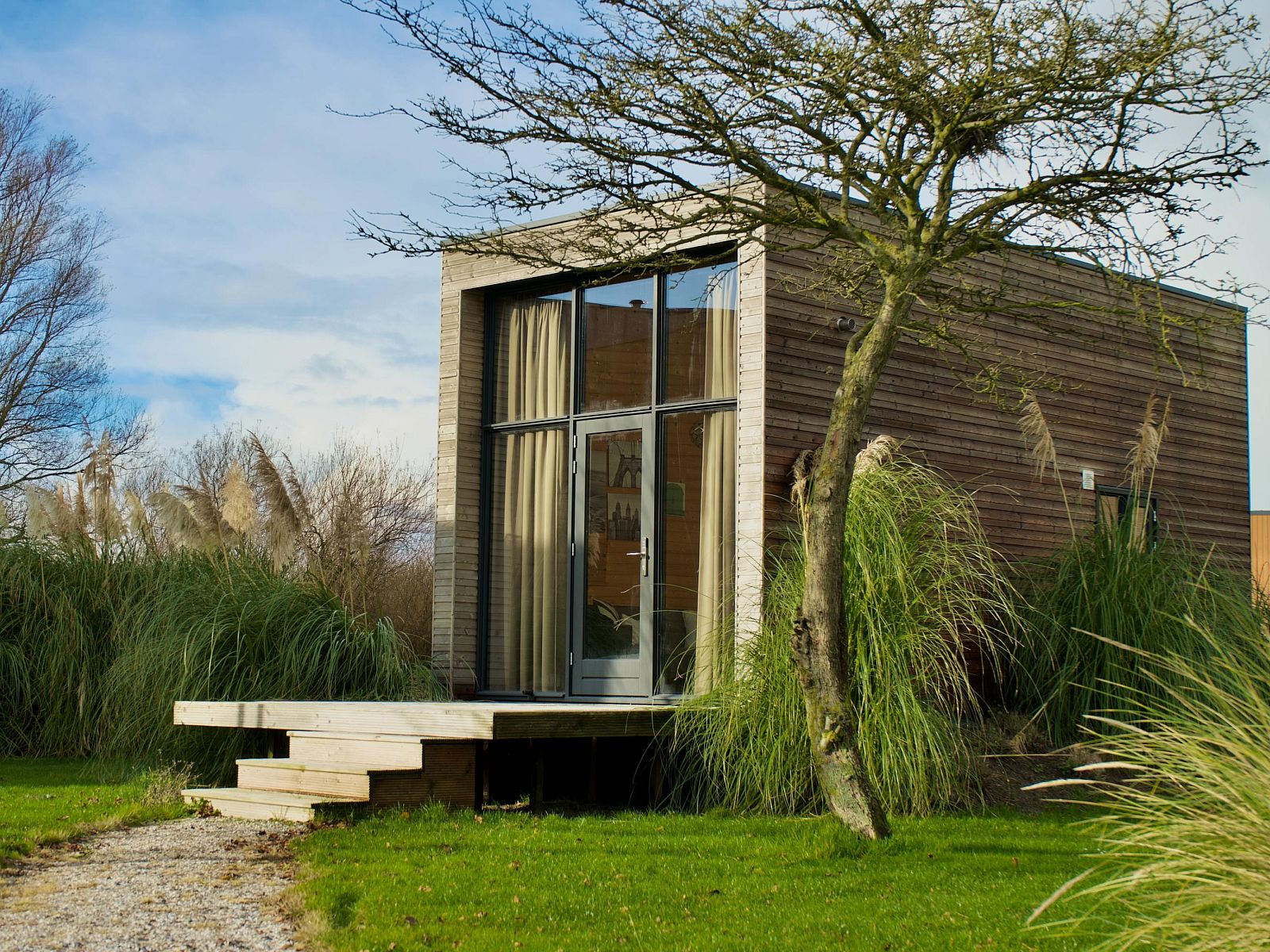 Freistehendes Haus in Hindeloopen, ein Ferienhaus in den elf Stdten Frieslands, umgeben von Natur und mit moderner Architektur.