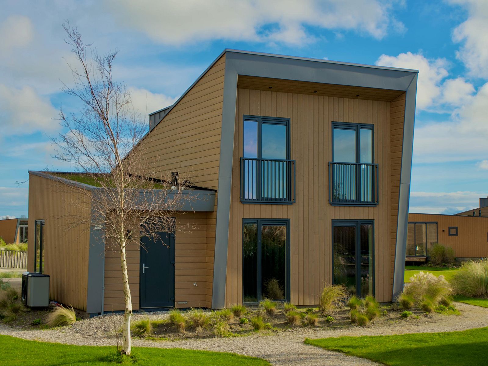 Detached house in Hindeloopen, Friesland, offers a modern vacation home overlooking the peaceful Frisian Eleven Cities region.
