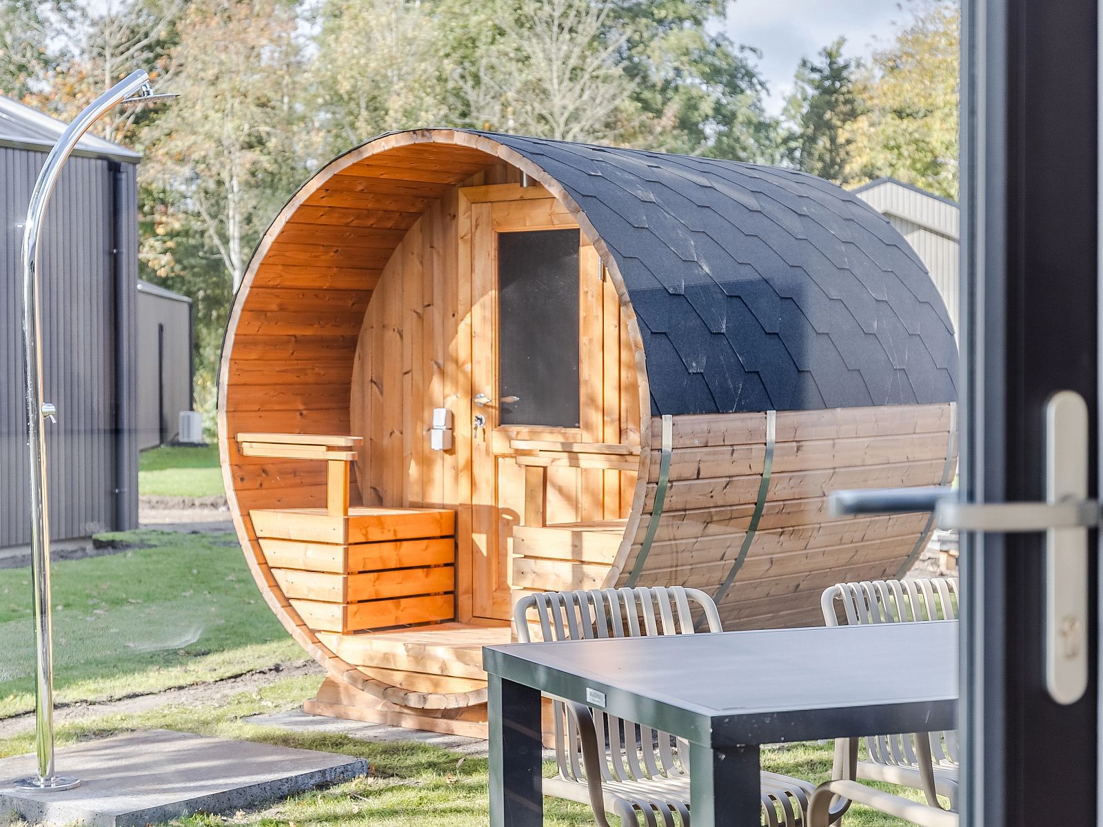 Verblijf 260139 - Bungalow Het Friese platteland - 4-persoons wellness lodge | 4B3