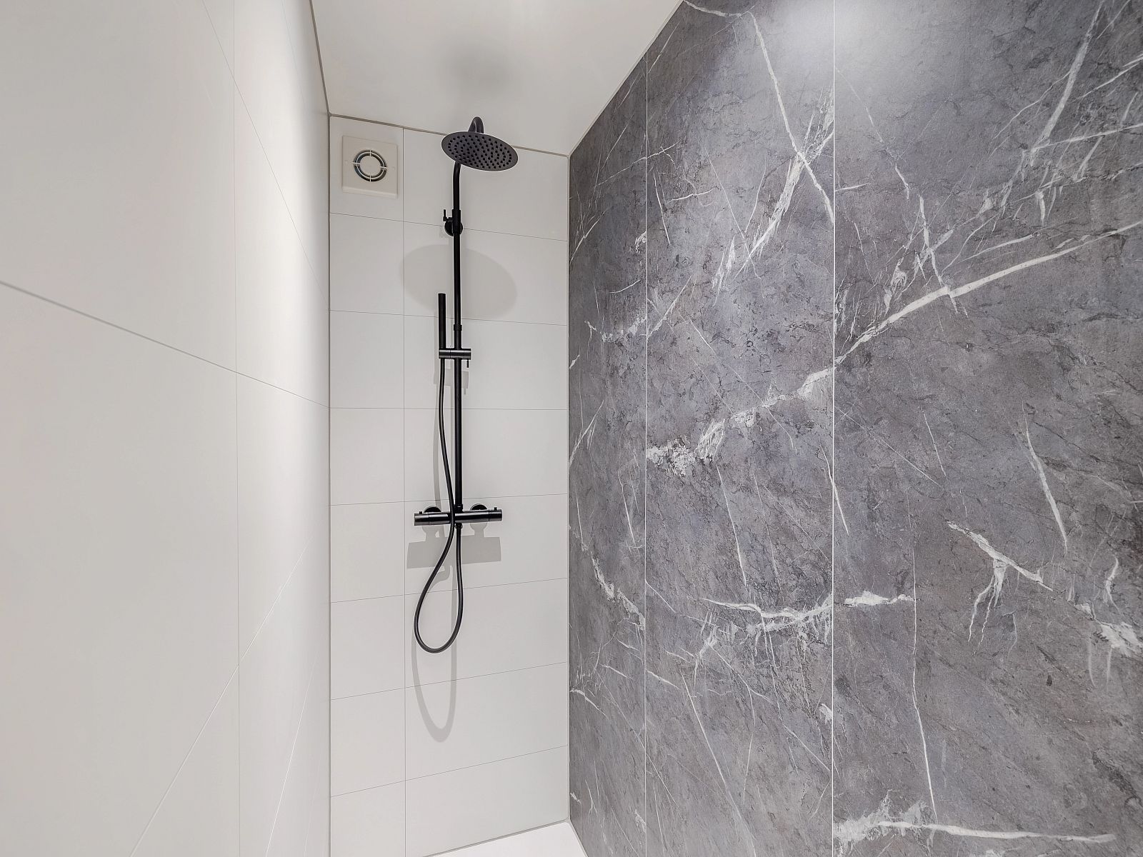 Guest house 260146 - Bungalow Het Friese platteland - 4-persoons wellness lodge | 4B4