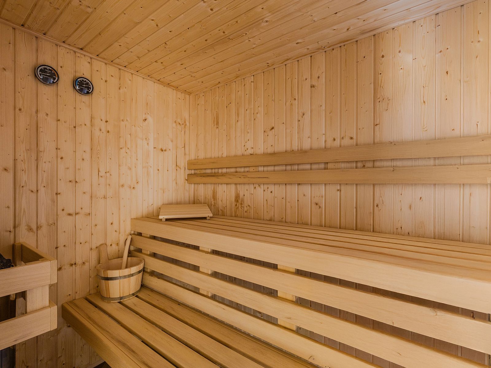 Guest house 260146 - Bungalow Het Friese platteland - 4-persoons wellness lodge | 4B4