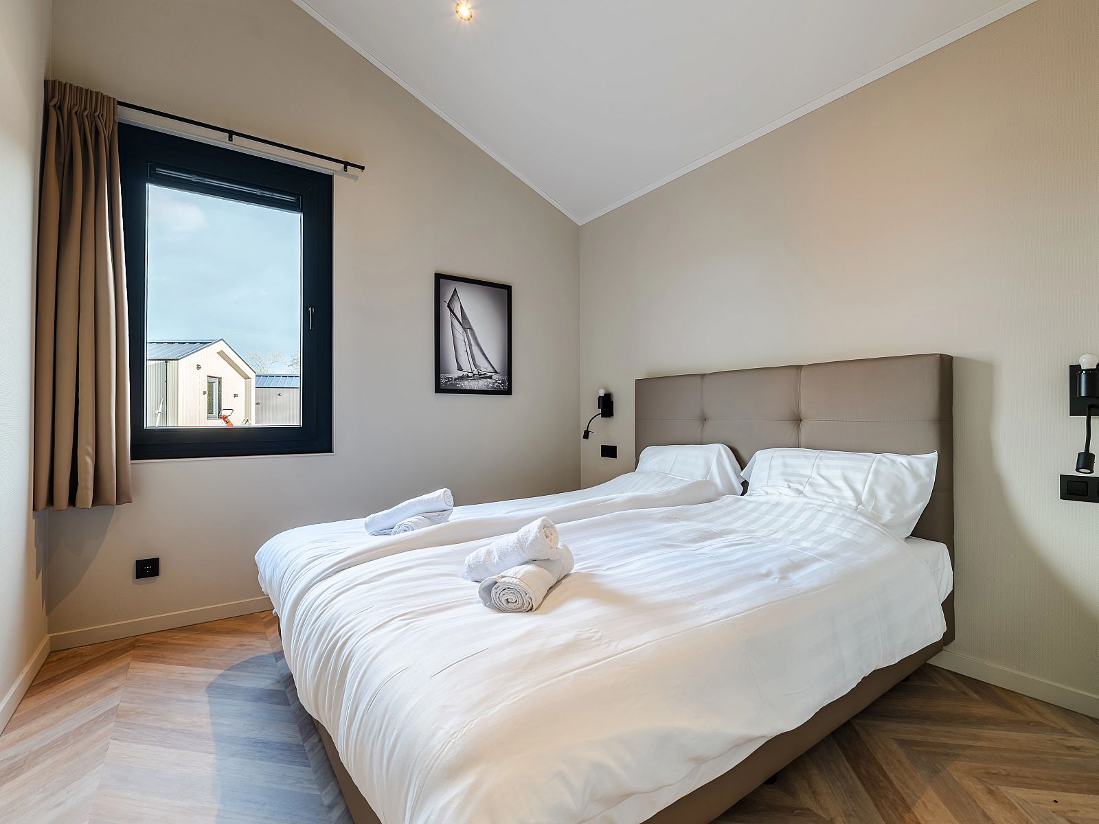 Guest house 260146 - Bungalow Het Friese platteland - 4-persoons wellness lodge | 4B4