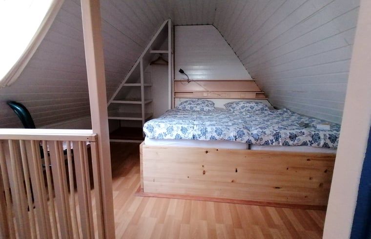 Sfeervolle slaapkamer in Vakantiehuis in Moddergat, Het Friese platteland, Friesland.