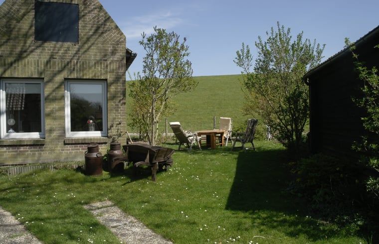 Tuin met uitzicht bij Vakantiehuis in Moddergat, Het Friese platteland, Friesland.