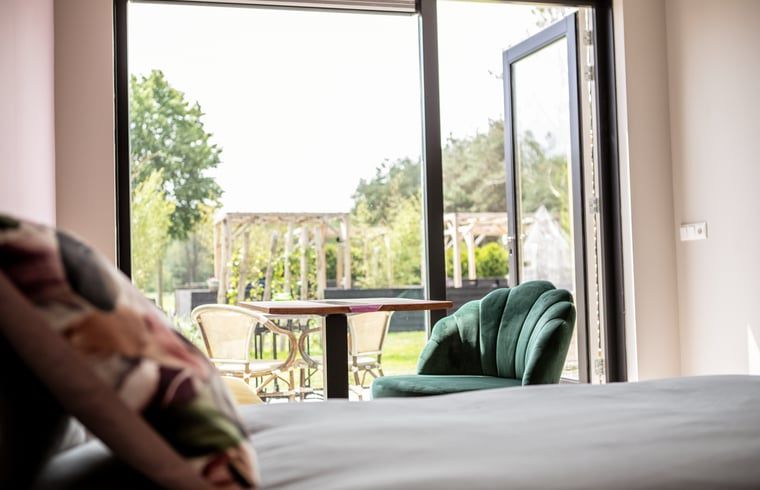 Relax in the bright indoor space of Holiday Home in Blesdijke overlooking the nature of Friesland.