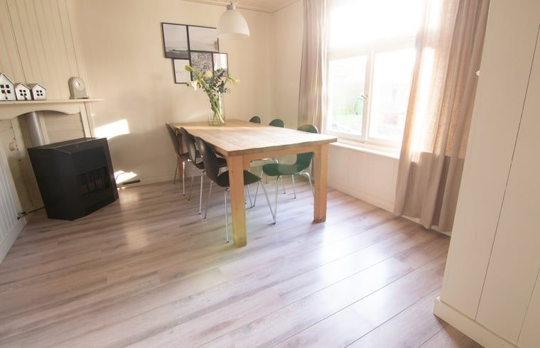 Cottage in Paesens, spacious dining room overlooking the garden in Friesland.