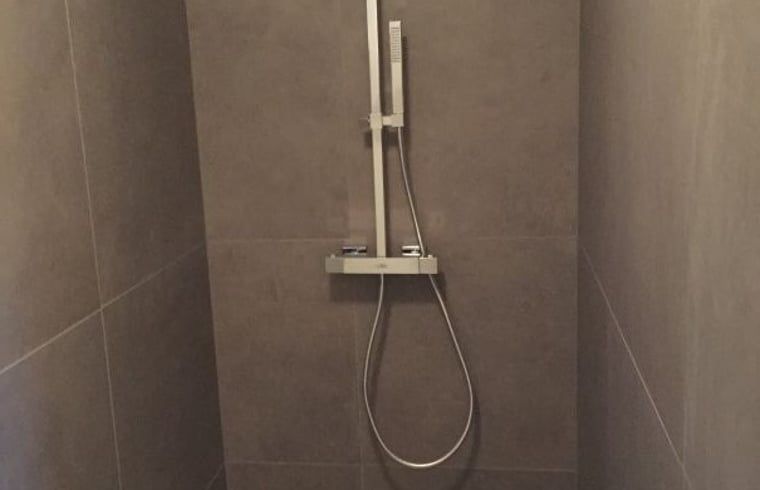 Cottage in Paesens, luxury walk-in shower in Frisian cottage.