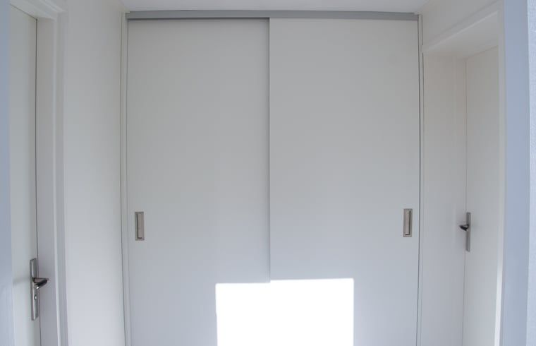 Cottage in Paesens, bright hallway with sliding doors in the Frisian cottage.