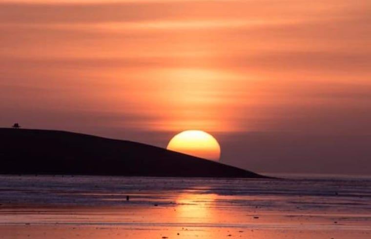 Cottage in Paesens, breathtaking sunset on the Frisian coast.