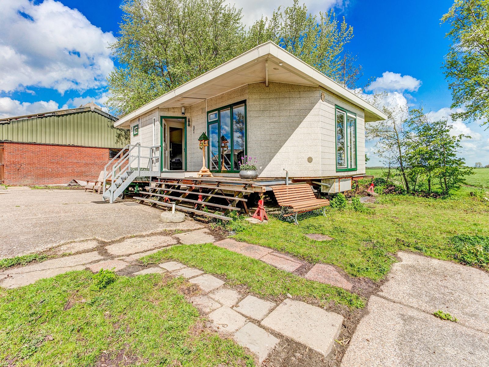 Guest house 2613609 - Chalet Het Friese platteland - Knus chalet in Friesland met hottub