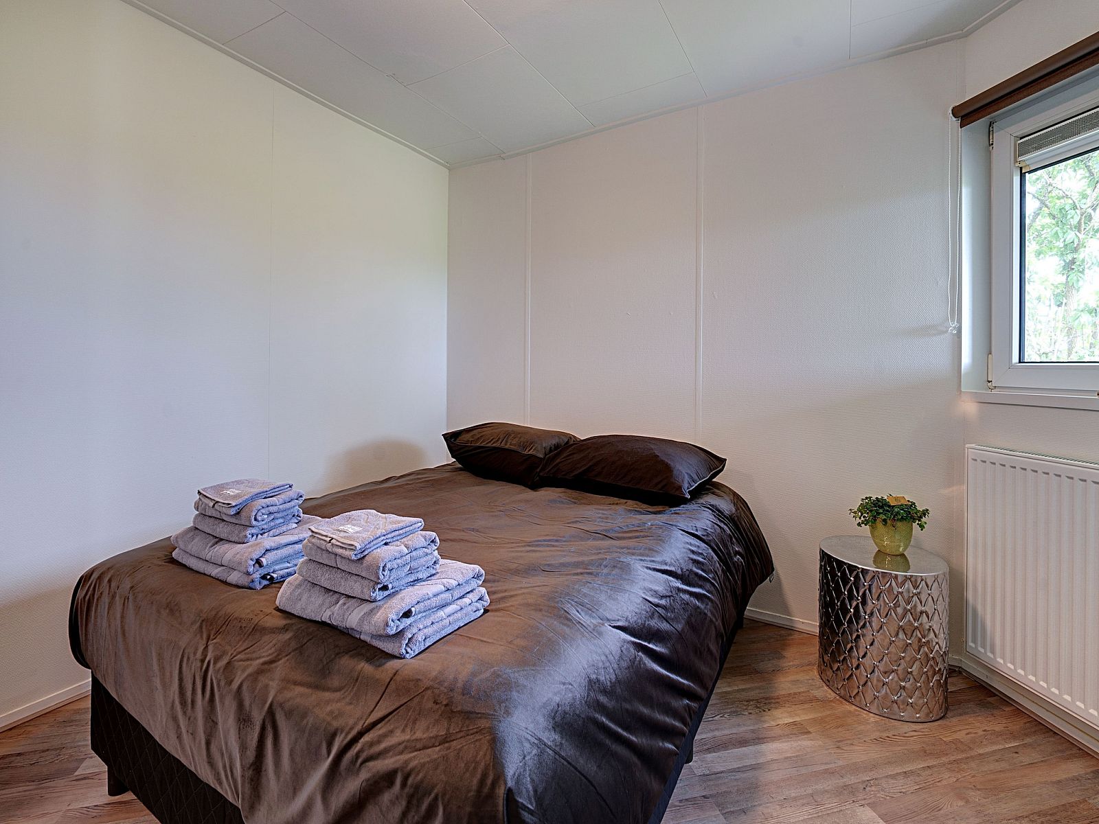 Guest house 2613609 - Chalet Het Friese platteland - Knus chalet in Friesland met hottub
