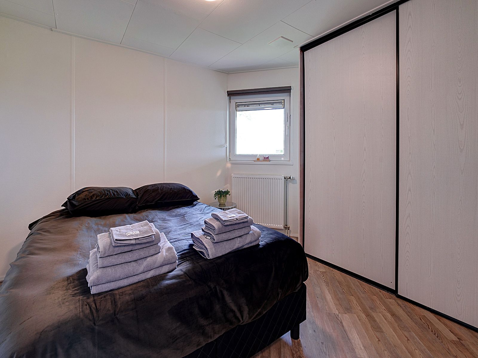 Guest house 2613609 - Chalet Het Friese platteland - Knus chalet in Friesland met hottub
