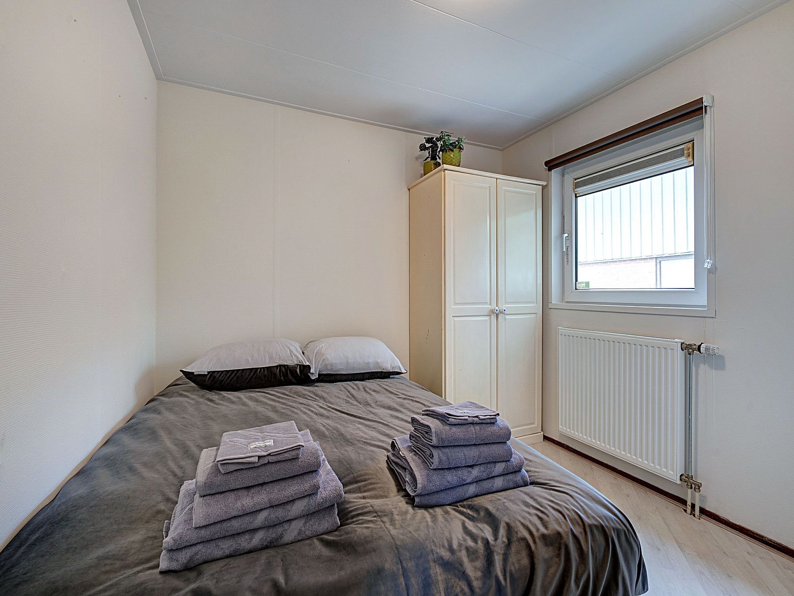 Guest house 2613609 - Chalet Het Friese platteland - Knus chalet in Friesland met hottub