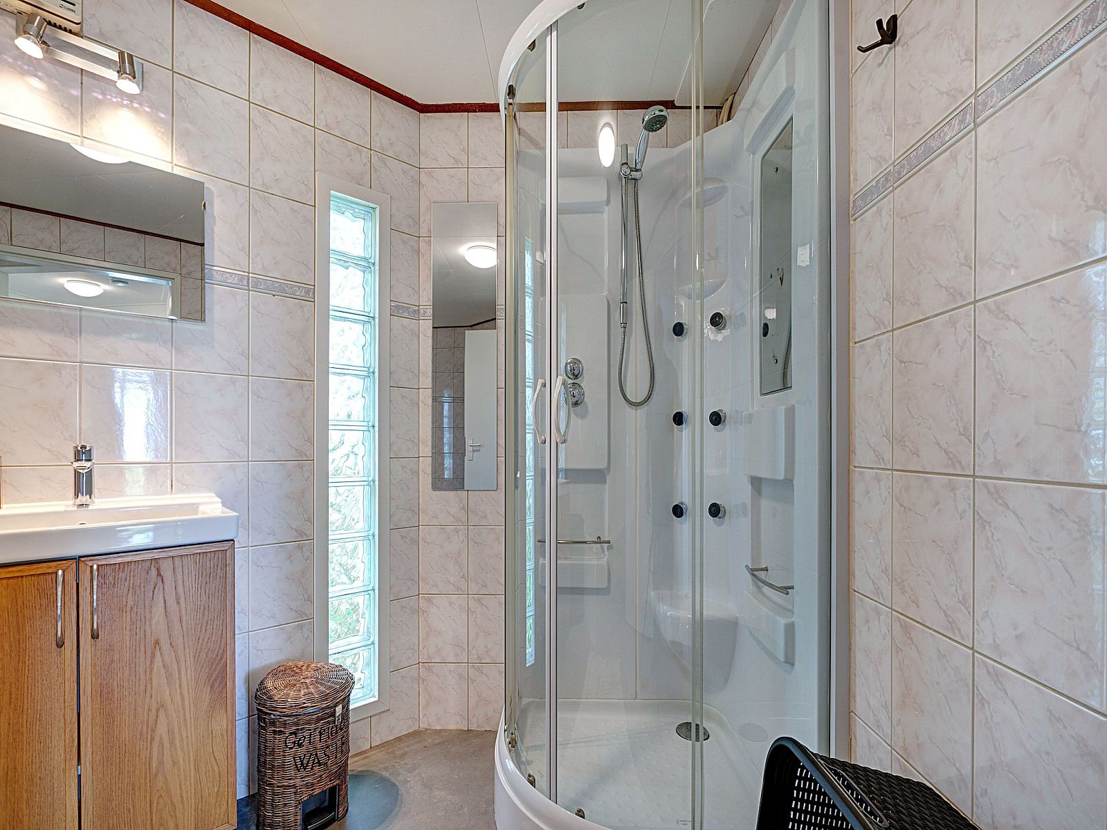 Guest house 2613609 - Chalet Het Friese platteland - Knus chalet in Friesland met hottub