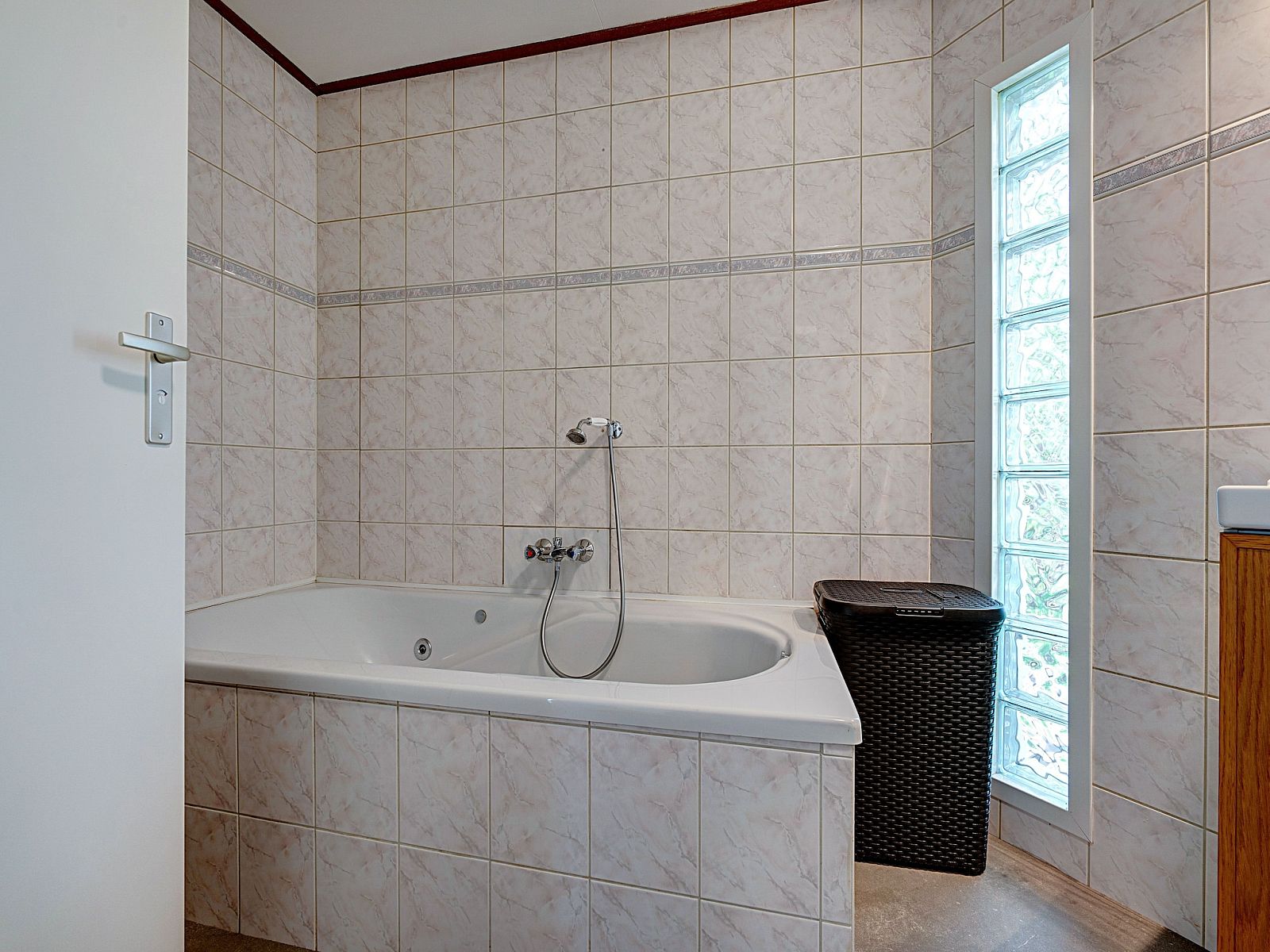 Guest house 2613609 - Chalet Het Friese platteland - Knus chalet in Friesland met hottub