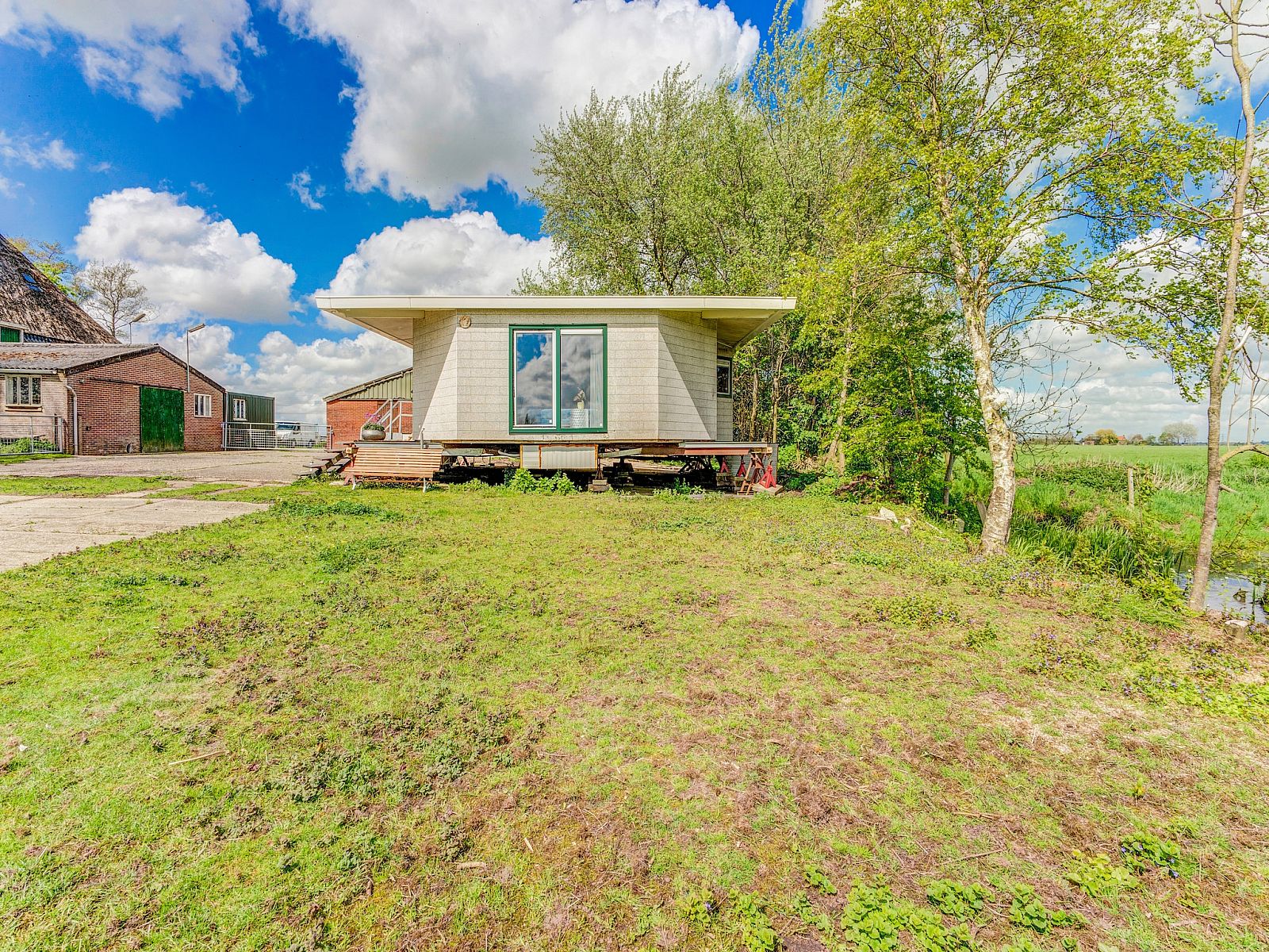 Guest house 2613609 - Chalet Het Friese platteland - Knus chalet in Friesland met hottub