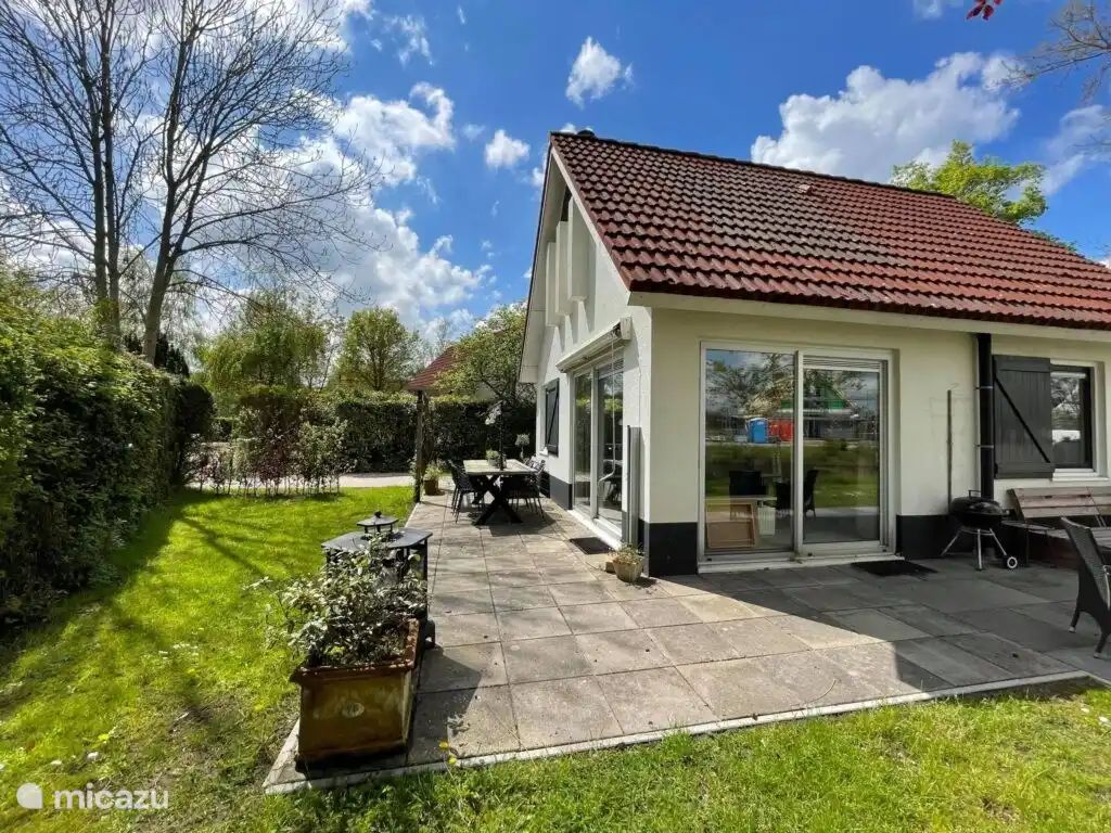 Unterkunft 266504 - Ferienhaus Het Friese platteland - Landhuisje 50 aan vaarwater