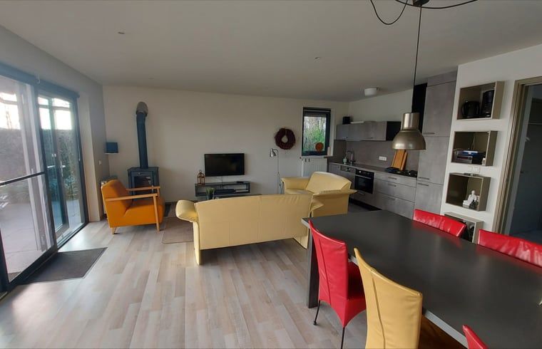 Spacious living room in vacation home Cottage in Jannum near Dokkum, located in the Frisian countryside in Friesland.