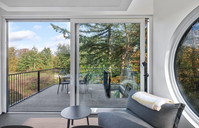 Terrasse des Ferienhauses in Arnheim mit Panoramablick auf das Rivierengebied.