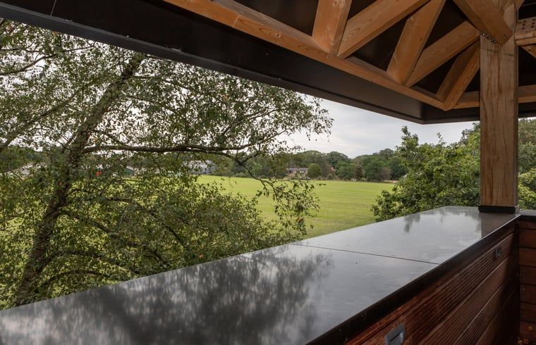 Blick auf gruene Felder vom Cottage in Arnhem, Ferienhaus.
