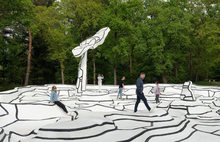 Kunstvolle Umgebung im Ferienhaus in Arnheim, ein kulturelles Erlebnis in Gelderland.