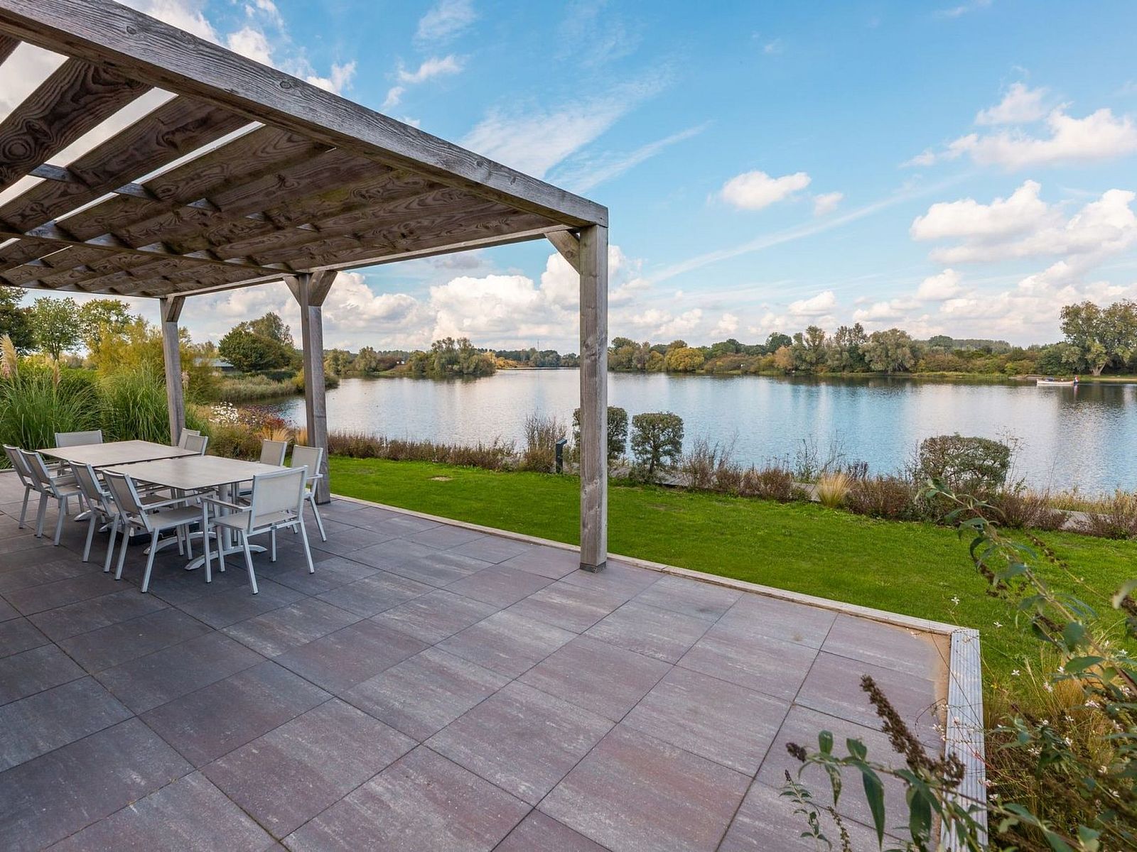 Guest house 281427 - Holiday property Rivierengebied - Vakantiehuis Aan de Maas - Maas Villa Waterzicht | 8p
