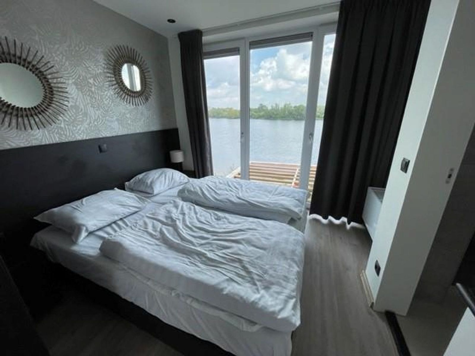 Guest house 281427 - Holiday property Rivierengebied - Vakantiehuis Aan de Maas - Maas Villa Waterzicht | 8p