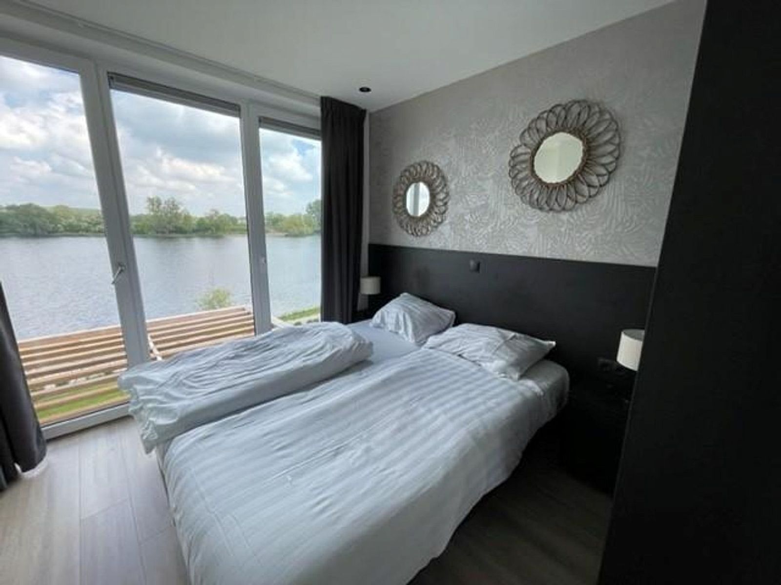 Guest house 281427 - Holiday property Rivierengebied - Vakantiehuis Aan de Maas - Maas Villa Waterzicht | 8p