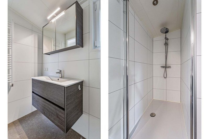 Stilvolles Waschbecken und Dusche in der Nature Lodge 4 Personen Wellness, Aalst, Gelderland, fuer ein erfrischendes Erlebnis.