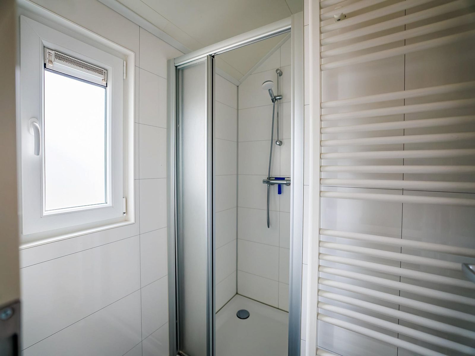 Guest house 285805 - Chalet Rivierengebied - Vakantiepark Eiland van Maurik 2