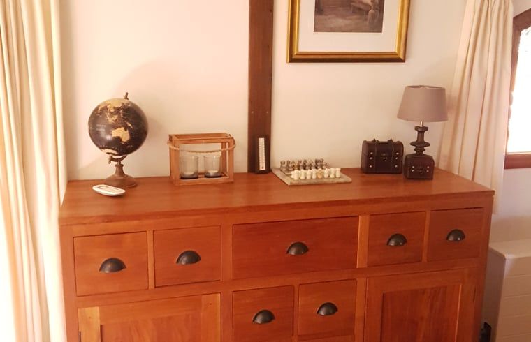 Wooden dresser with decorations in vacation home in Wolfheze, located in the Rivierengebied, Gelderland.