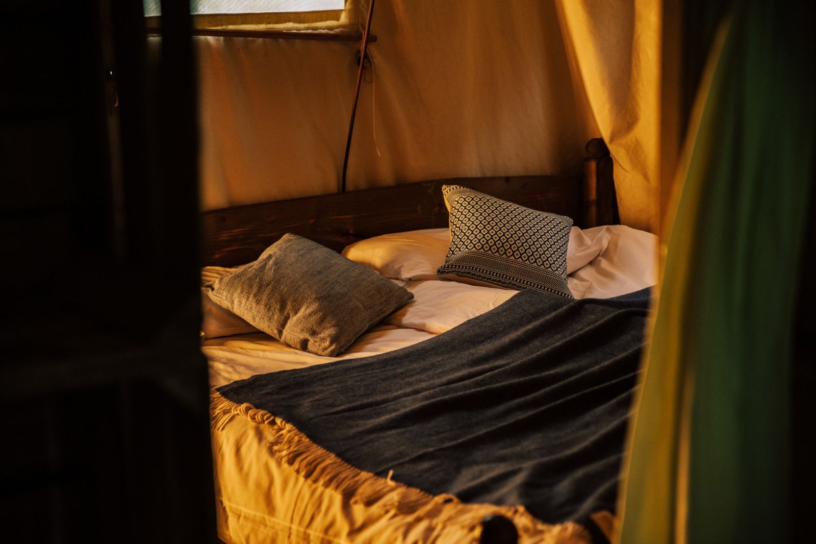 Verblijf 286504 - Tenthuis Rivierengebied - Tenthuisje met warme privédouche naast de tent met Hottub