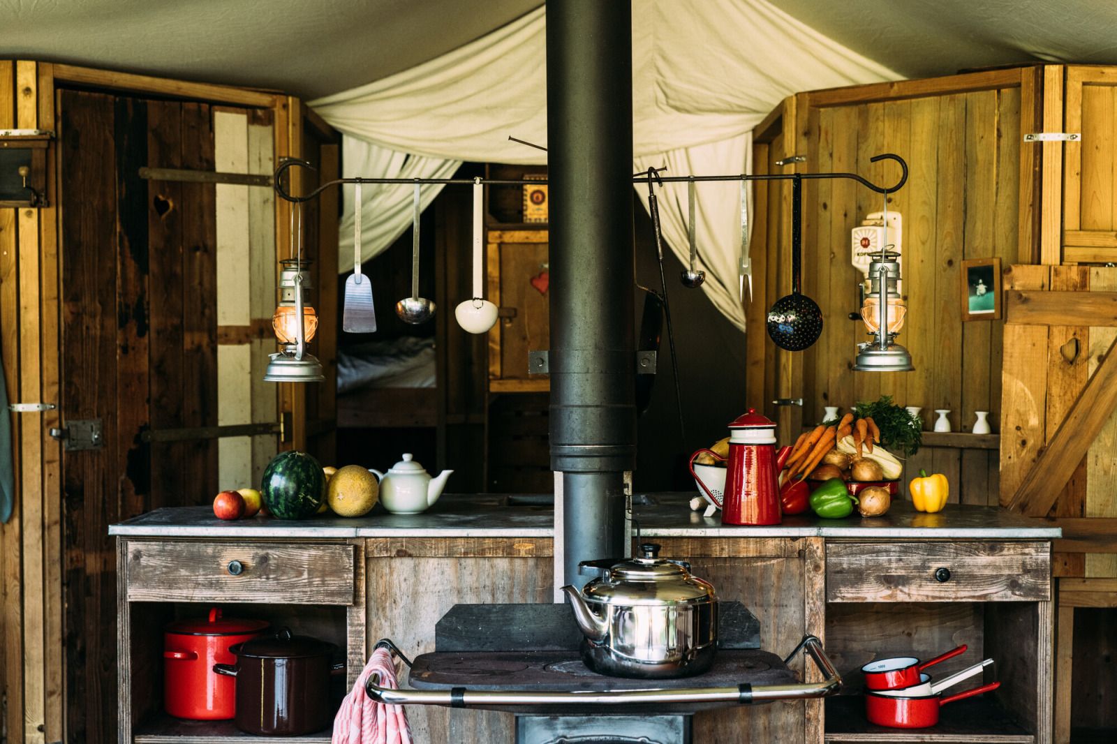 Verblijf 286504 - Tenthuis Rivierengebied - Tenthuisje met warme privédouche naast de tent met Hottub