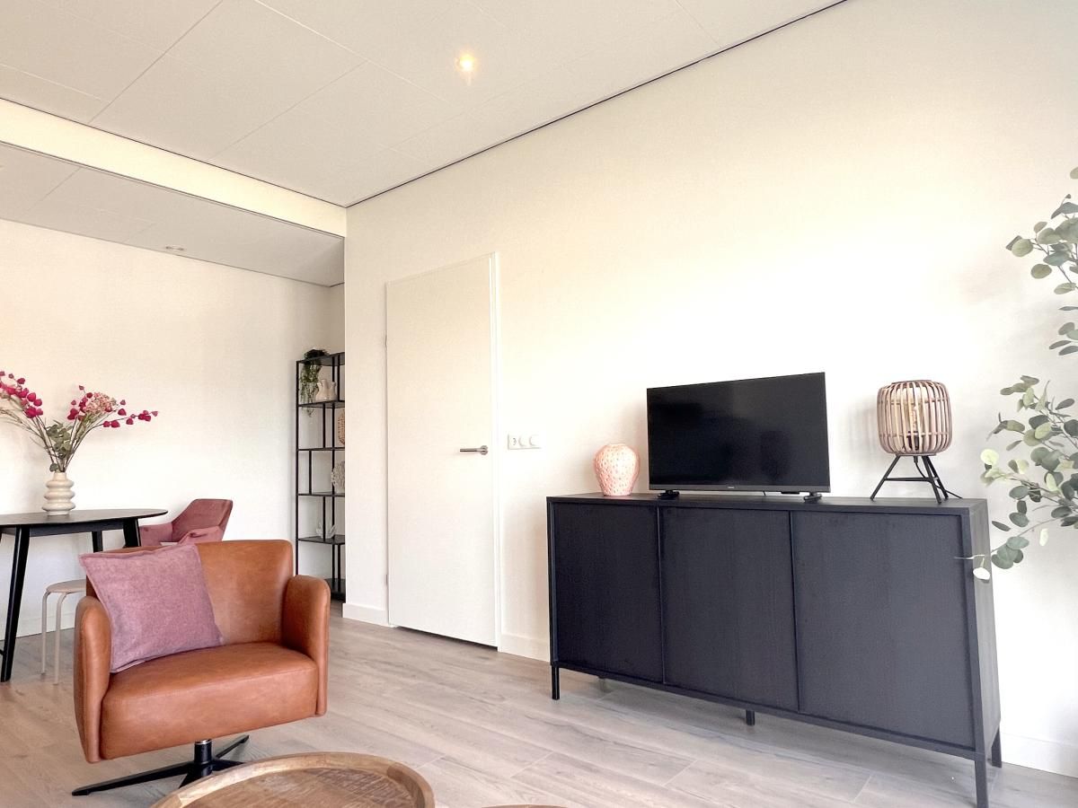 Gemuetliche Sitzecke mit TV im Ferienhaus Havenzicht, Maasbommel, Rivierengebied, Gelderland.