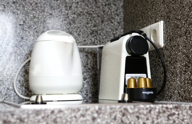 Moderne keukenapparatuur in Vakantiehuis in Angerlo, Gelderland voor ultiem kookgemak.