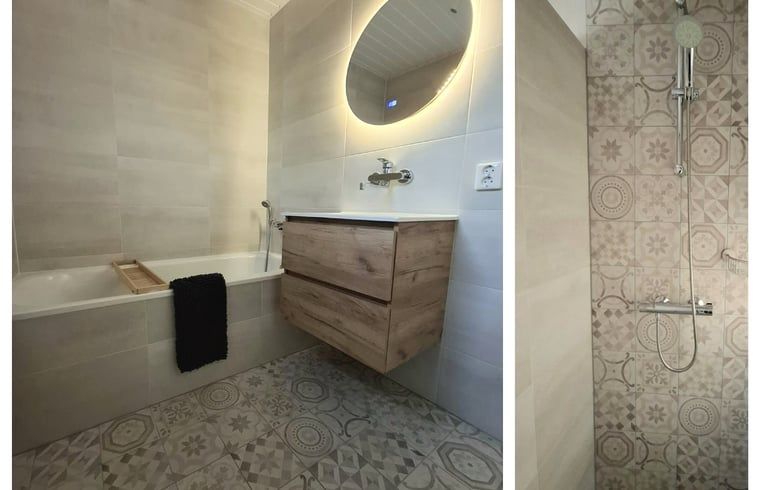 Moderne badkamer met bad en douche in Vakantiehuisje in Winterswijk, Achterhoek.