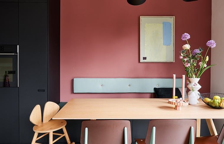 Stijlvolle eetkamer in Vakantiehuis in Halle, Achterhoek, Gelderland met moderne inrichting.