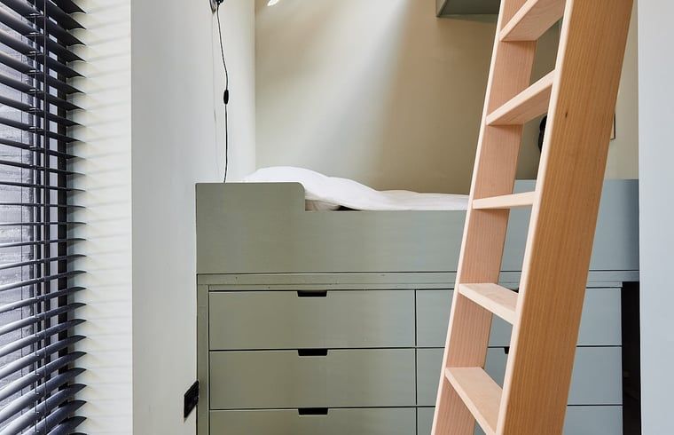 Knusse slaapkamer met hoogslaper in Vakantiehuis in Halle, Achterhoek, Gelderland.