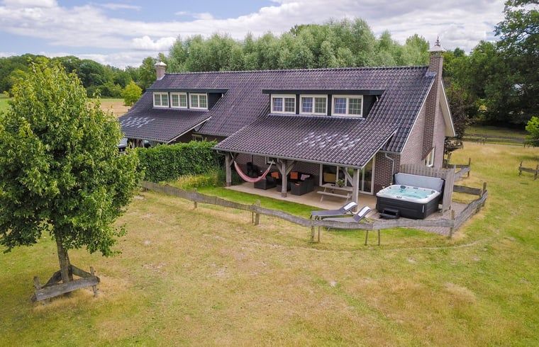 Vakantiehuis in Zelhem met ruime tuin en jacuzzi, gelegen in de Achterhoek, Gelderland.