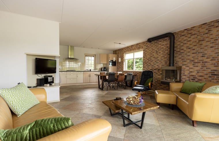 Stijlvolle woonruimte in Vakantiehuis in Zelhem met moderne keuken, Achterhoek, Gelderland.