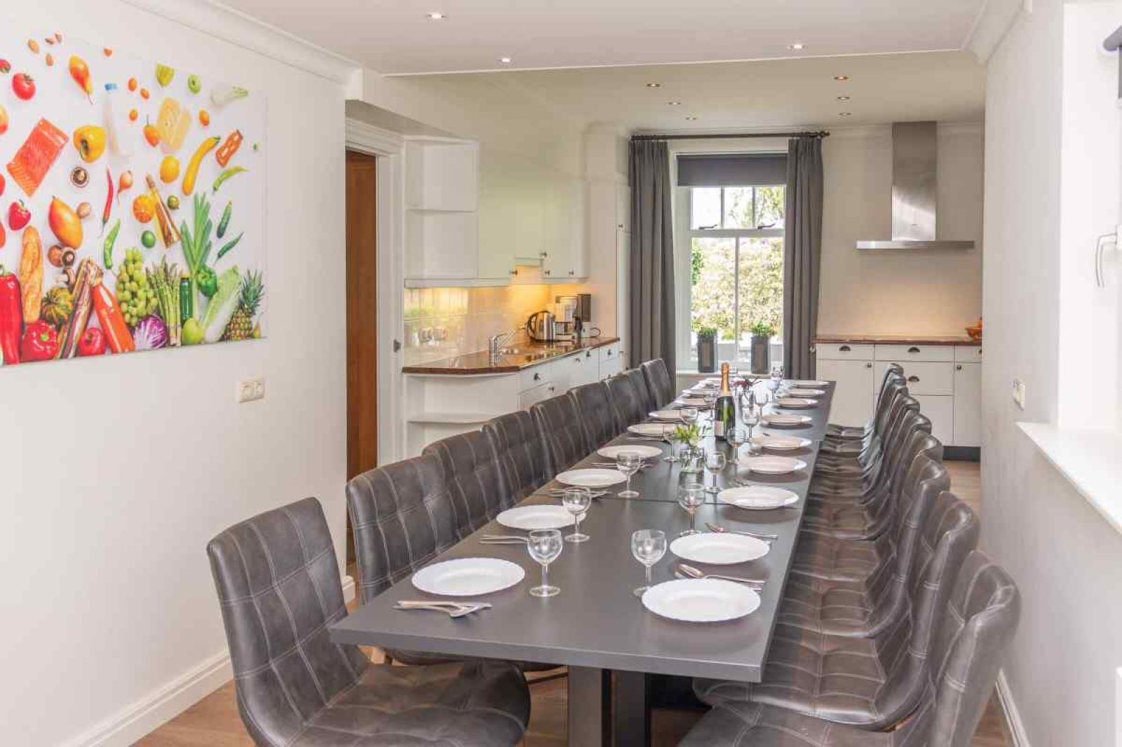 Modernes Badezimmer im Ferienhaus DG694, Aalten mit Glasdusche.