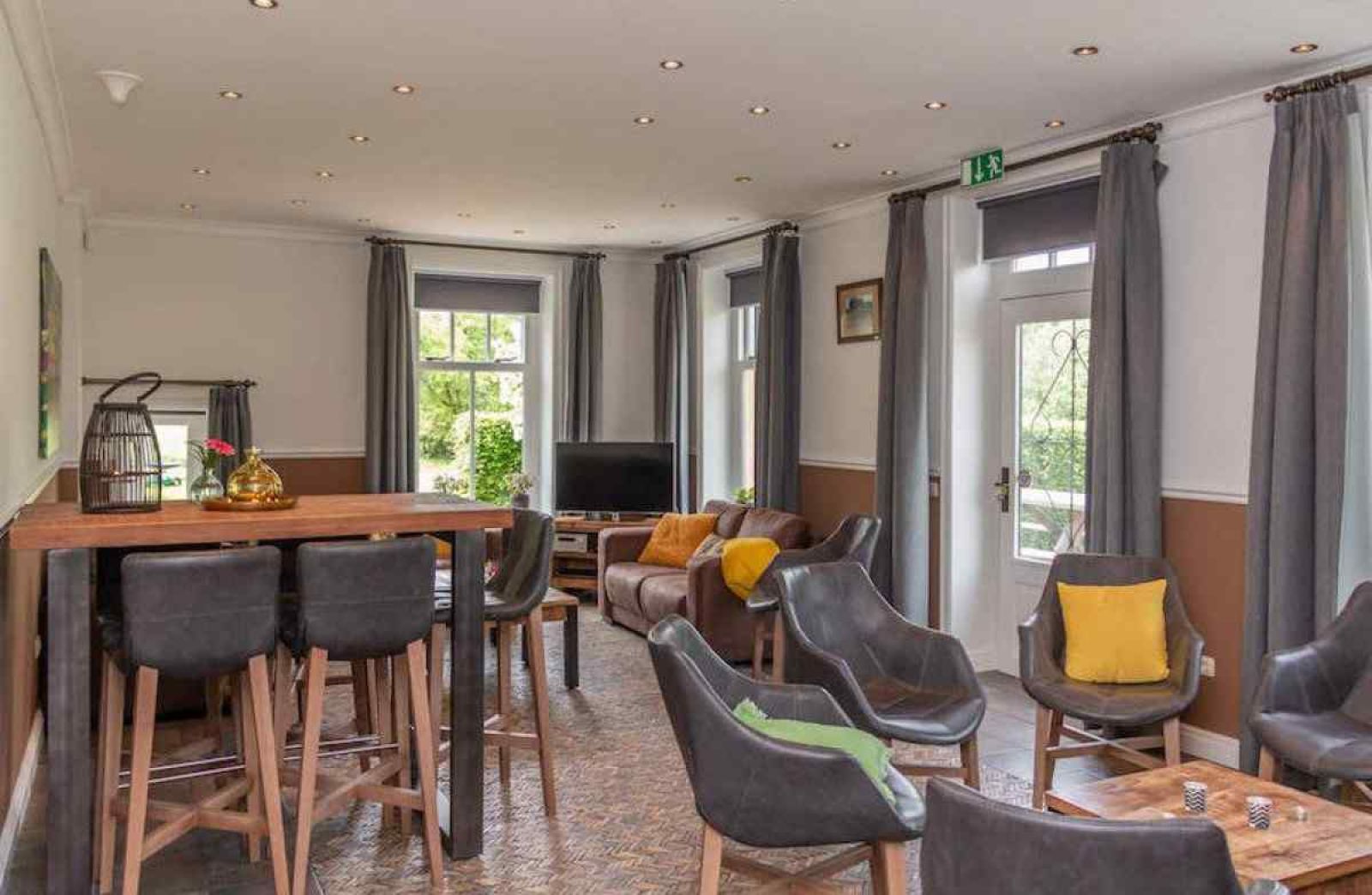 Helles Schlafzimmer mit Dachfenster im Ferienhaus DG694, Aalten, Gelderland.