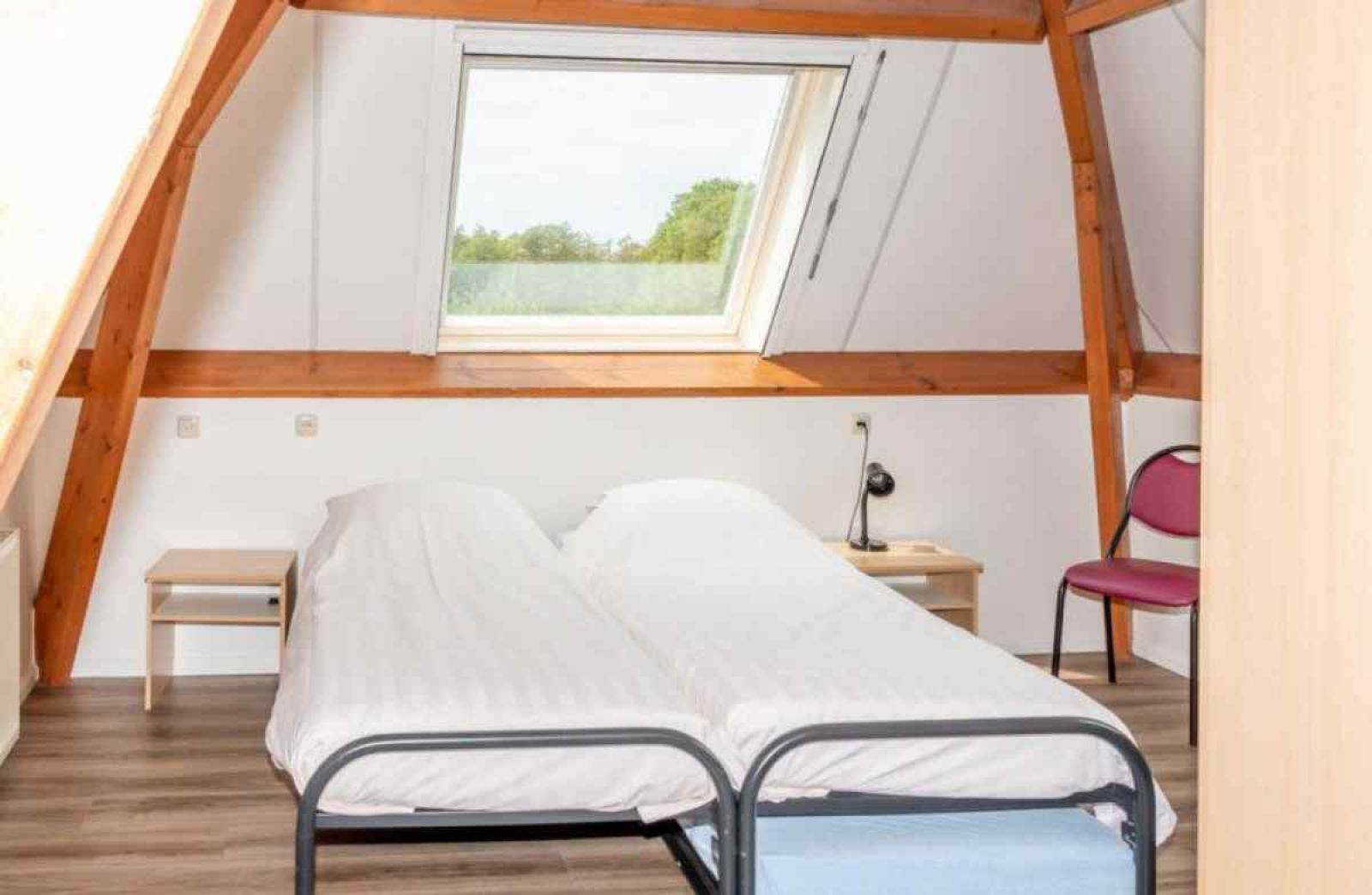 Aussenansicht des Ferienhauses DG694 in Aalten mit Picknicktisch.