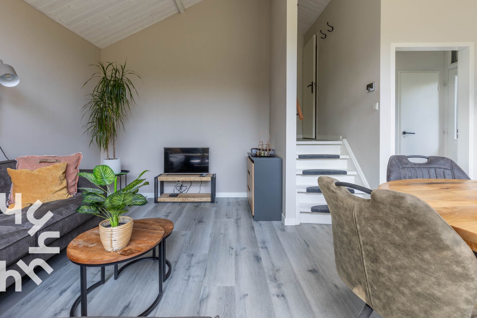 Gedetailleerde keukenuitrusting in vakantiehuis DG994 in Aalten, Achterhoek.