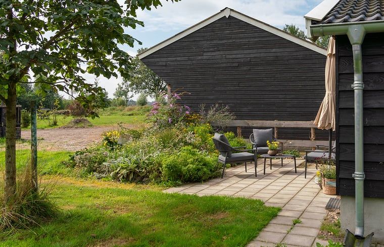 Entspannen Sie sich im Garten des Ferienhauses in Laren, umgeben von der schoenen Landschaft von Achterhoek, Gelderland.