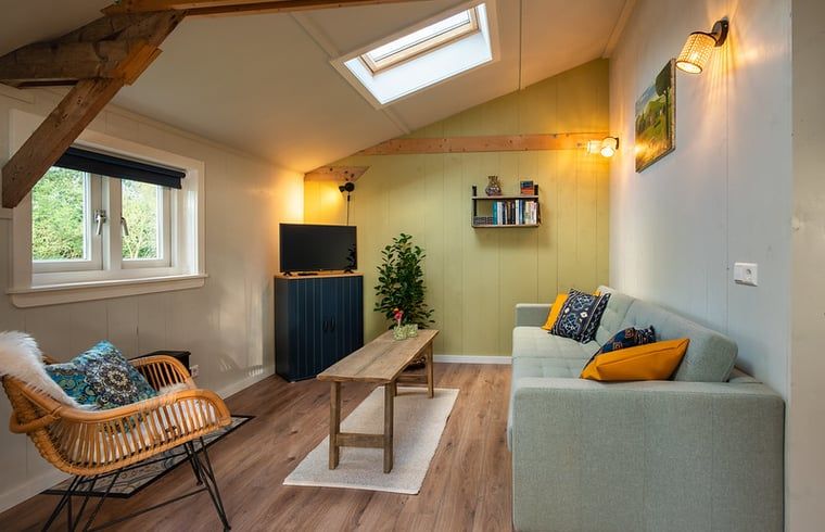 Gemuetliches Wohnzimmer im Ferienhaus in Laren, ideal zum Entspannen nach einem Tag in Achterhoek, Gelderland.