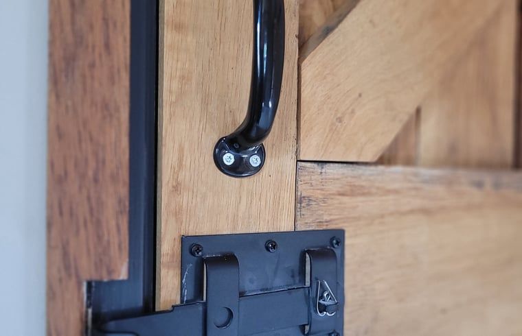 Stimmungsvolle Sauna mit Holzkuebel im Ferienhaus in Vragender, Achterhoek, Gelderland.