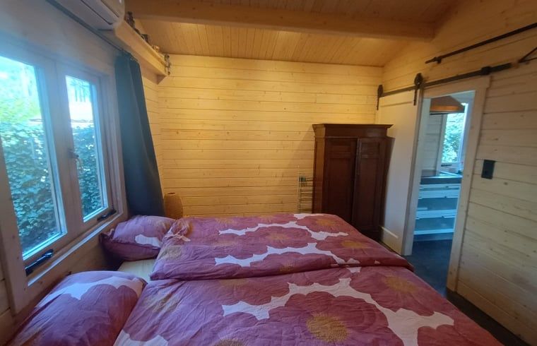 Spacious bedroom in cottage in Lochem with wooden interior in the Achterhoek.