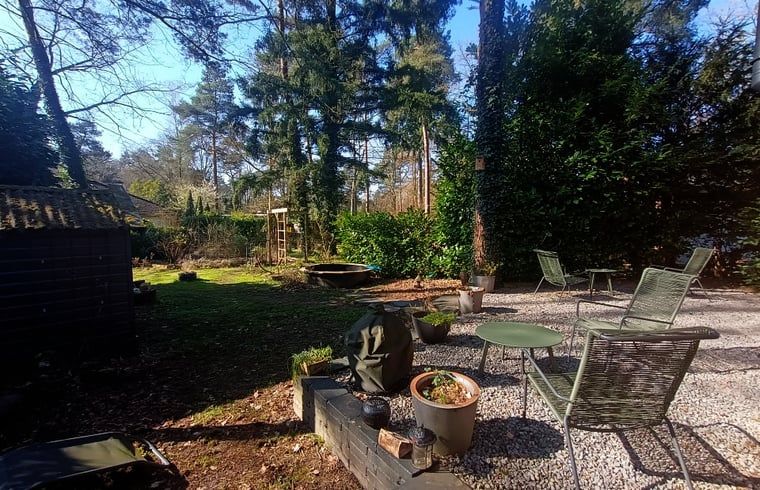 Outdoor terrace of cottage in Lochem, ideal for relaxation in the Achterhoek.