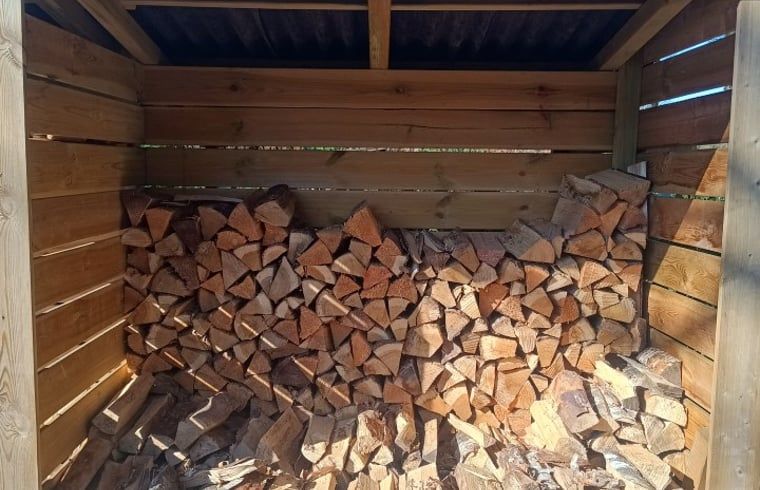 Wood storage at cottage in Lochem, ideal for cozy evenings in Gelderland.